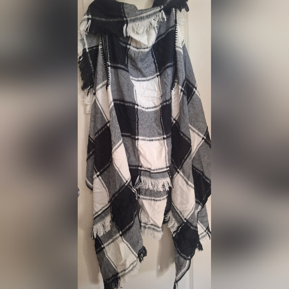 Ladies Free Size Black&white Plaid Polywool Watefall Pancho Vest Western Boho‎